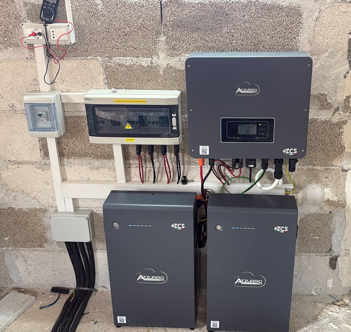 Inverter ibrido ZCS Azzurro con sistema di accumulo al litio