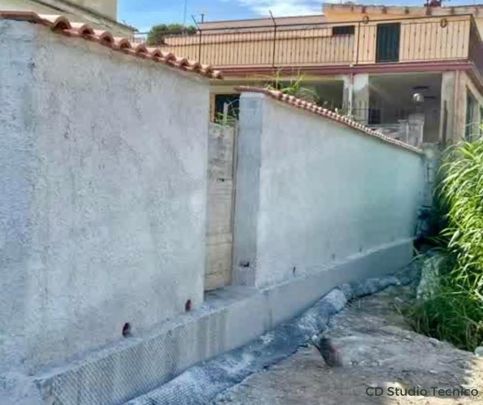 Muro di confine ultimato a protezione del fabbricato