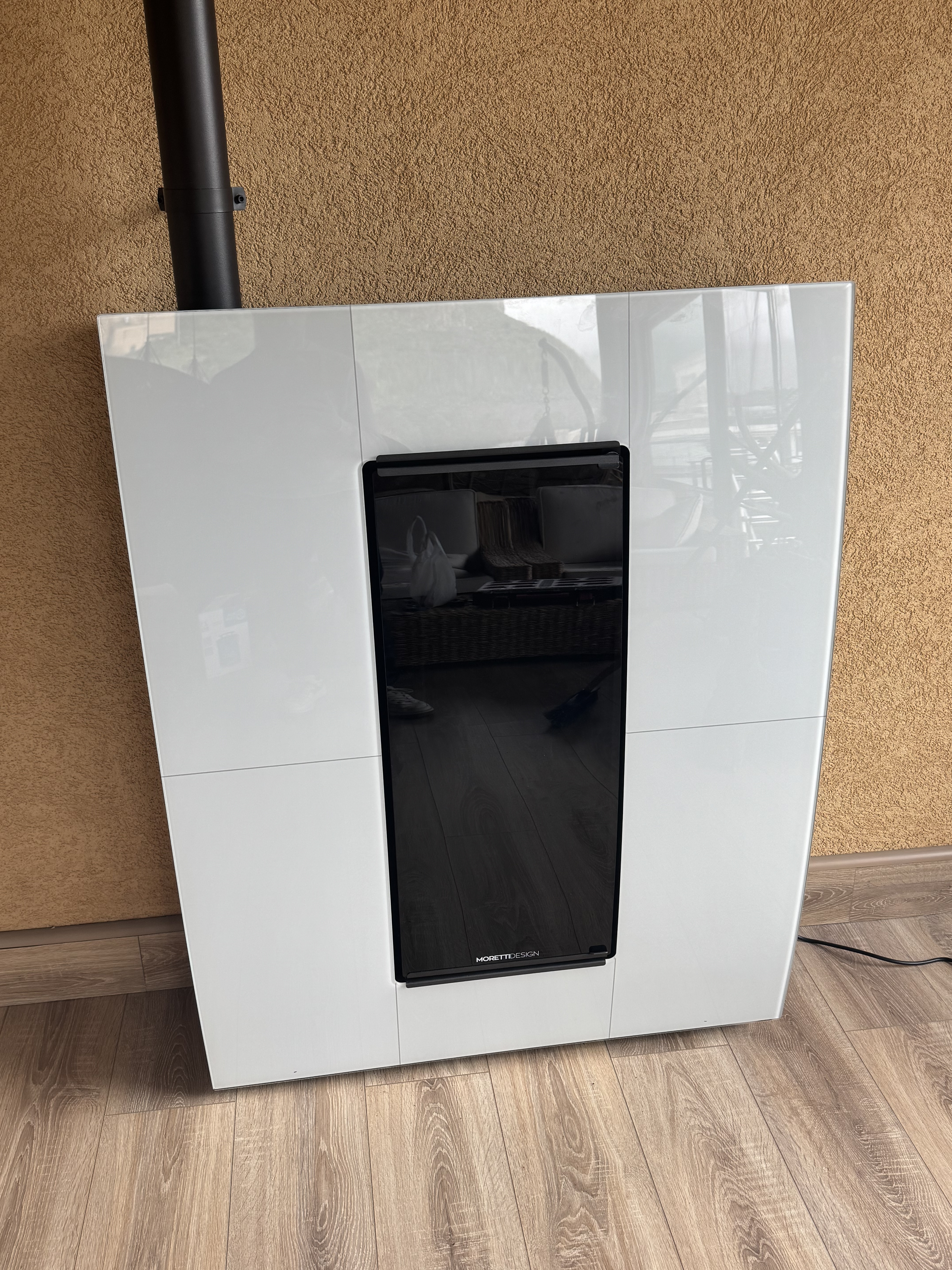 Stufa a pellet Moretti Design – dettaglio frontale