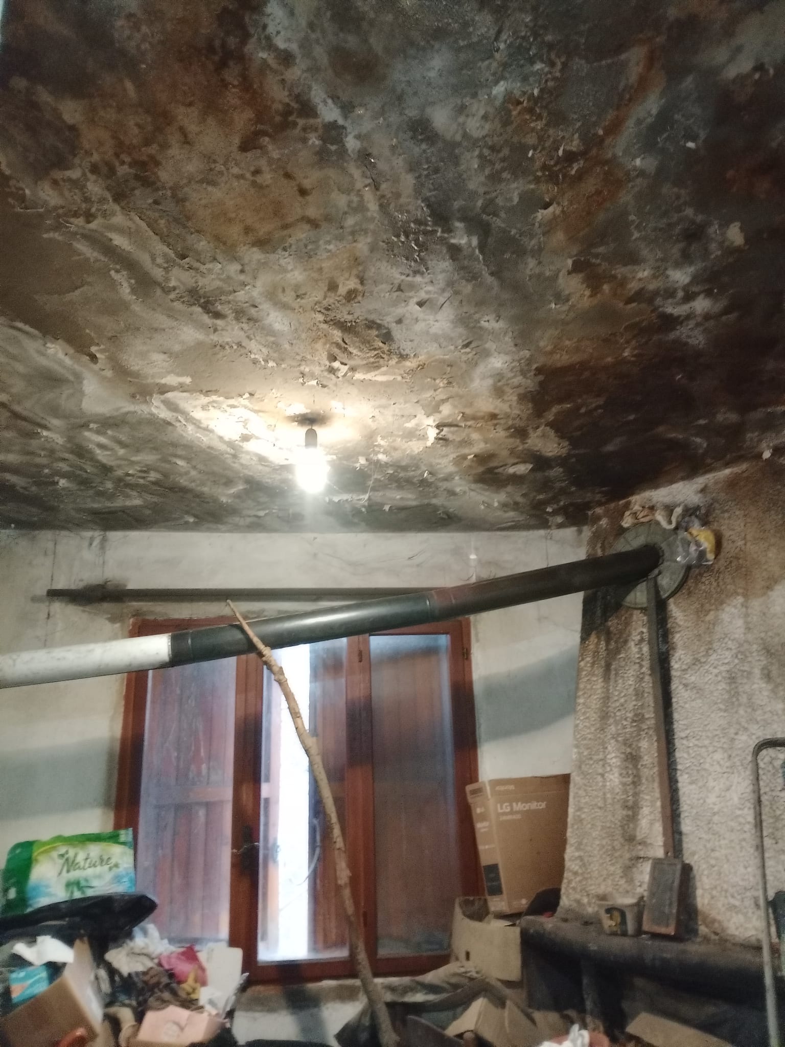 Danni da infiltrazioni - quadro fessurativo e macchie