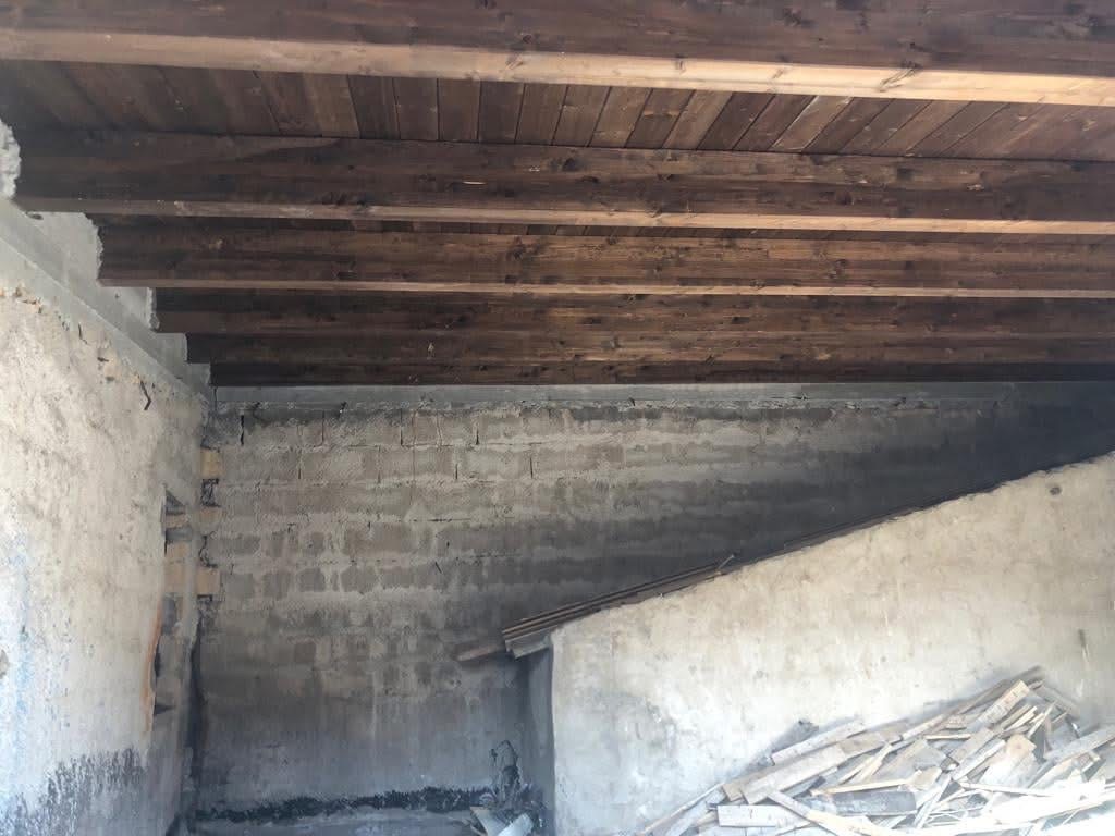 Vista interna del nuovo solaio di copertura in legno