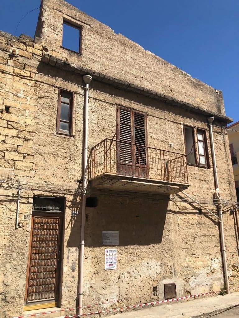 Prospetto dell’edificio prima degli interventi sul tetto